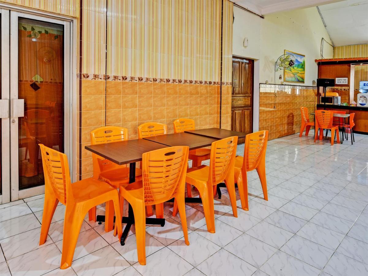Collection O 91489 Hotel Tanjung Permata Cilacap Esterno foto